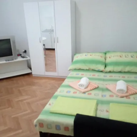 Corner 021 *
