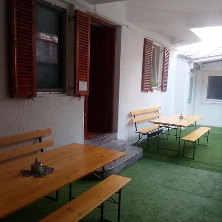 Corner 021 Hostel *