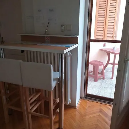 Hostel Corner 021 *